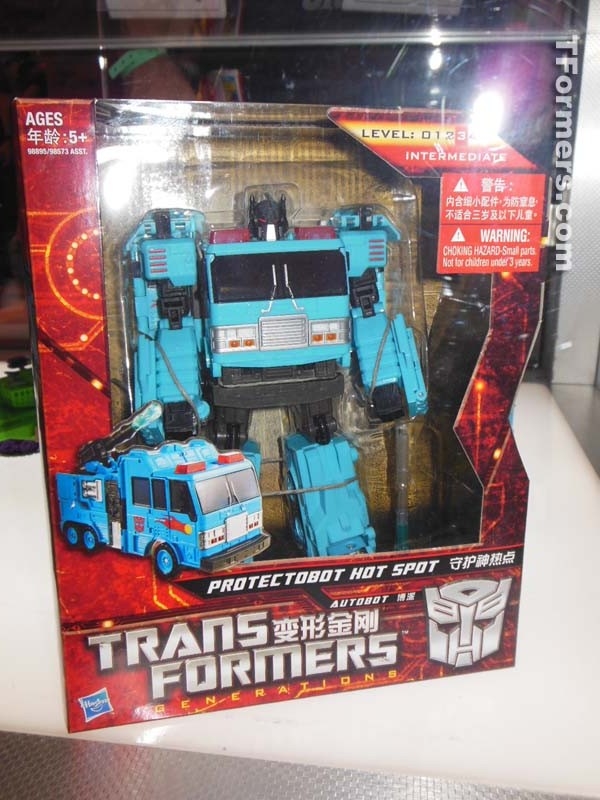 Sdcc 2012 Toys R Us Transformers Generations Asia Exclusive Protectobot Hot Spot  (71 of 141)